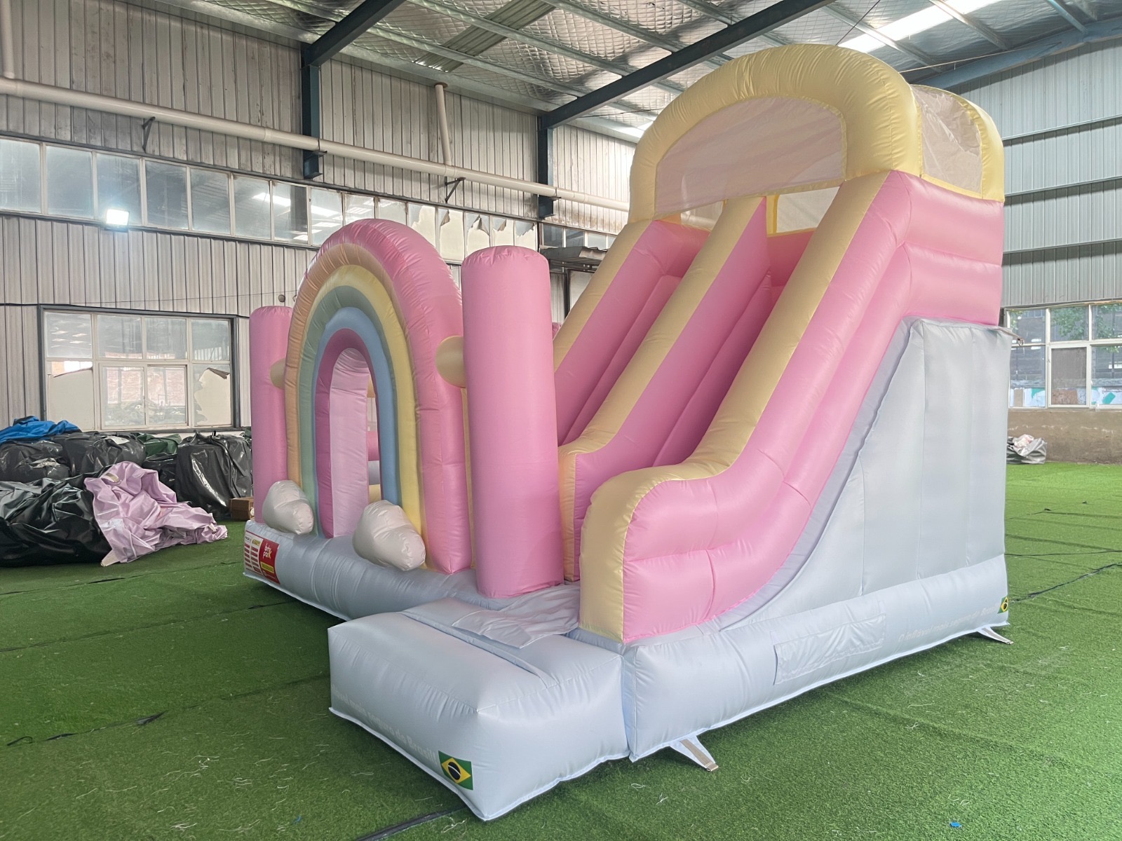 Pula Pula com escorrega — BrinkPark Super Brinquedos