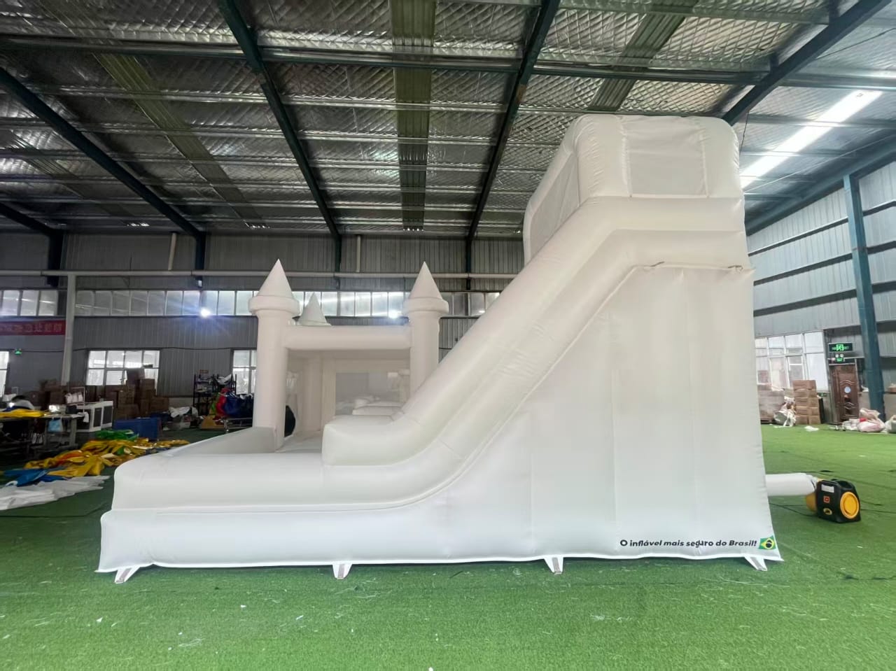 Castelo Bubble - (pula pula com escorrega) — BrinkPark Super Brinquedos